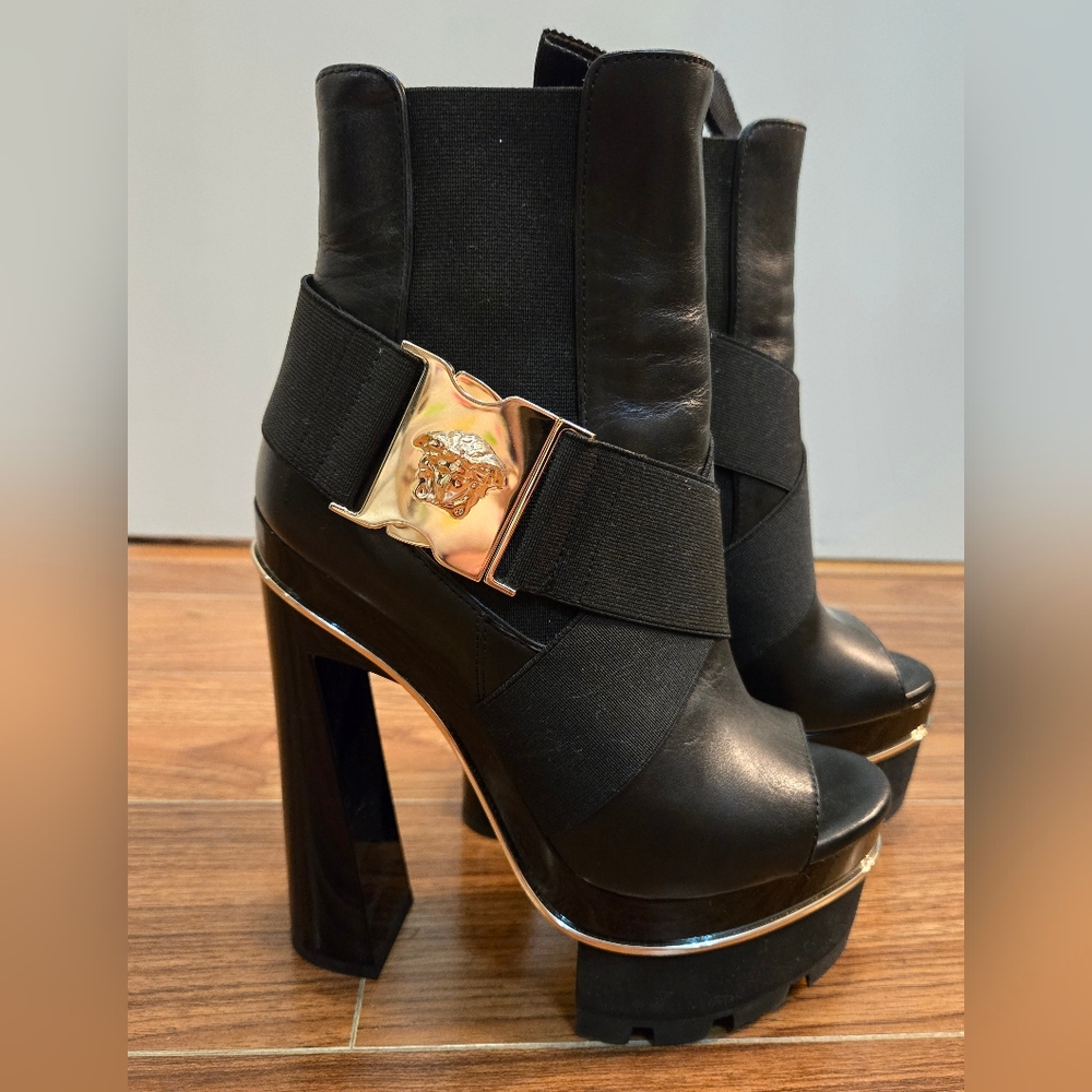 NWOT - Versace Leather Open Toe Ankle Boots. Size 36